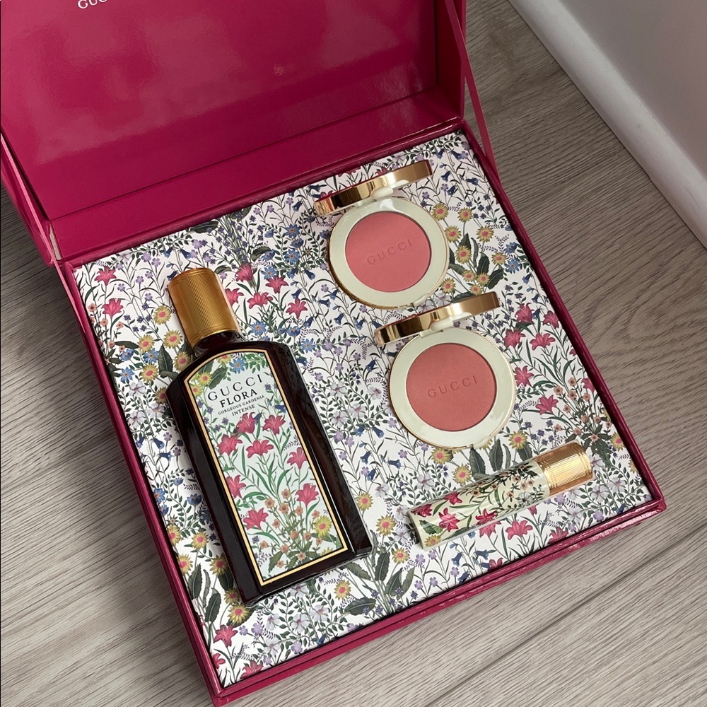 Gucci Flora Beauty Set with Pink and Gold Accents